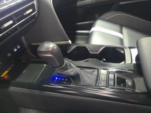 Used 2025 Toyota Camry SE FWD image 25