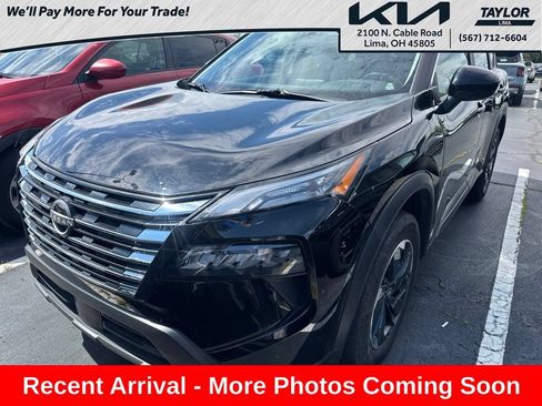 Used 2025 Nissan Rogue SV AWD/4WD image 1