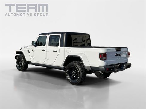 Certified 2022 Jeep Gladiator Willys image 5