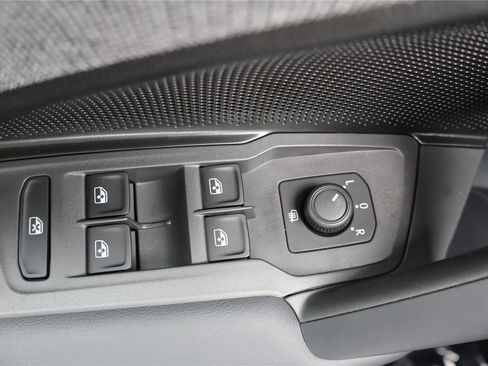 Used 2025 Volkswagen Tiguan S w/ 18" Wheel Package image 14