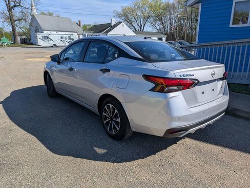 Used 2025 Nissan Versa S FWD image 4