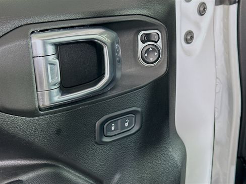 Used 2024 Jeep Wrangler Unlimited Rubicon 4xe AWD/4WD image 15