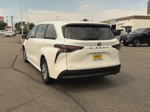 Used 2025 Toyota Sienna LE FWD image 7