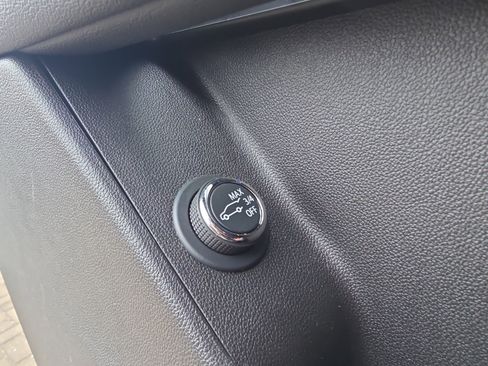 Used 2025 Cadillac XT5 Premium Luxury image 16