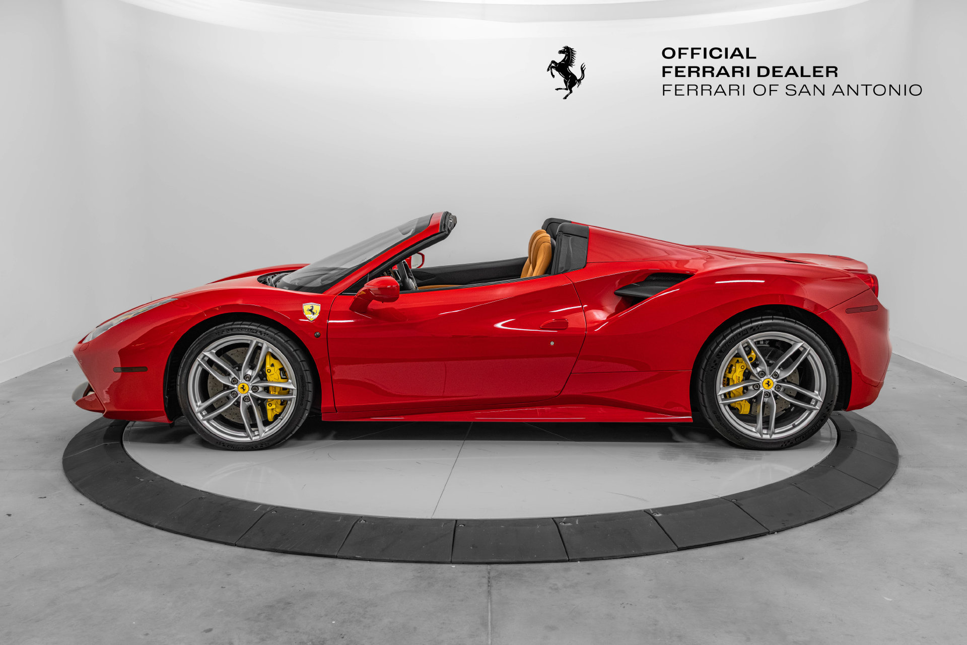 Certified 2018 Ferrari 488 Spider RWD image 3