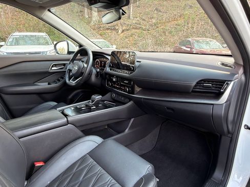 Used 2023 Nissan Rogue Platinum w/ Platinum Premium Package image 14