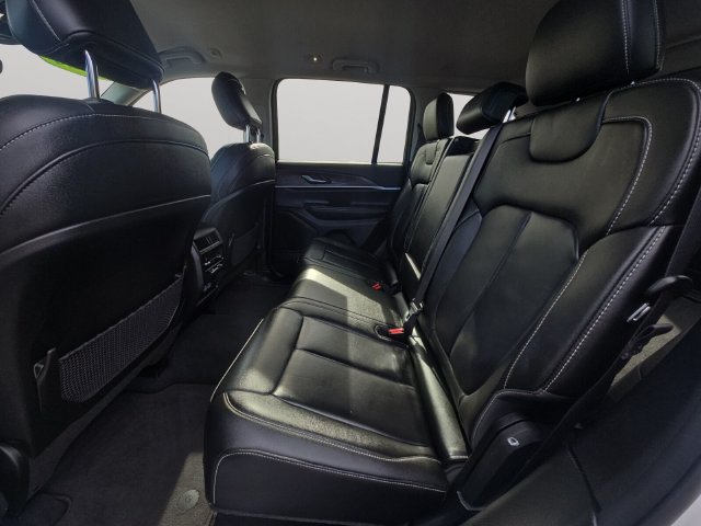 Used 2023 Jeep Grand Cherokee Limited AWD/4WD image 12