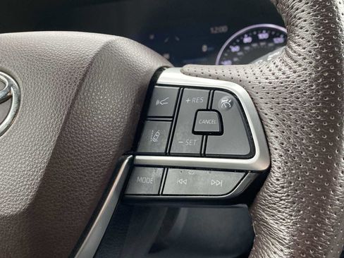 Used 2022 Toyota Sienna Platinum image 21