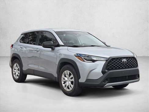 Used 2024 Toyota Corolla Cross L image 3