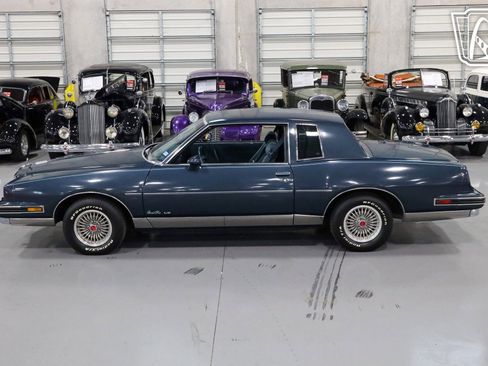 Used 1987 Pontiac Grand Prix LE image 11