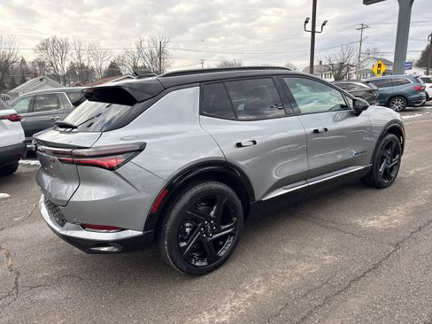 New 2026 Chevrolet Equinox EV RS image 3