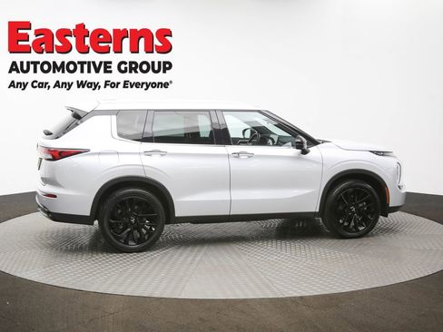 Used 2023 Mitsubishi Outlander SE image 44