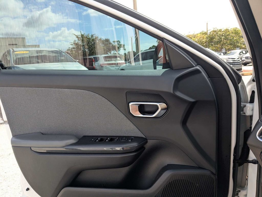Used 2025 Kia K4 EX FWD image 28