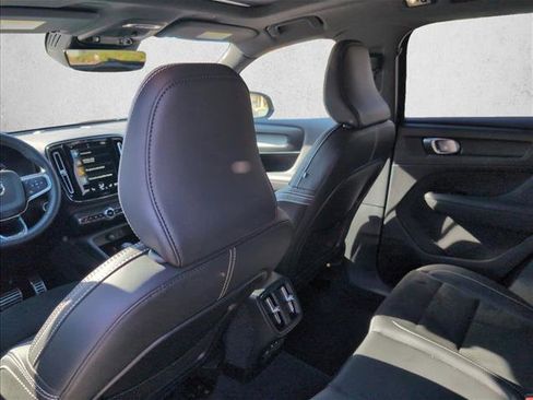 Used 2022 Volvo XC40 T5 R-Design w/ Climate Package image 18