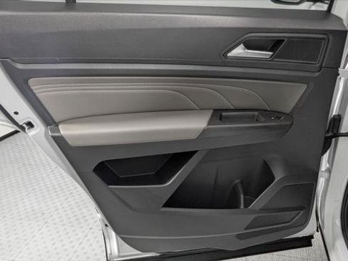 Used 2023 Volkswagen Atlas Cross Sport SE image 16