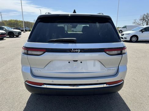 Used 2023 Jeep Grand Cherokee Laredo AWD/4WD image 4