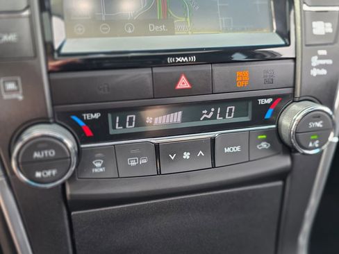 Used 2017 Toyota Camry XSE image 27