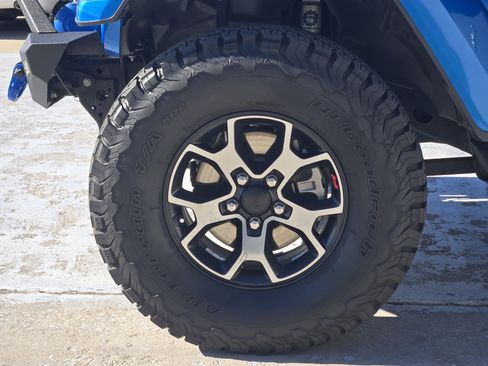 Used 2022 Jeep Wrangler Unlimited Sahara w/ Cold Weather Group image 15