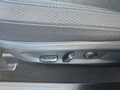 Used 2025 Nissan Pathfinder SV AWD/4WD image 15