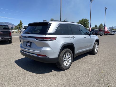 Used 2025 Jeep Grand Cherokee Laredo X w/ Trailer Tow Package image 3