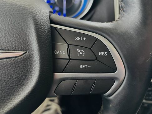 Used 2016 Chrysler 300 C AWD/4WD image 41