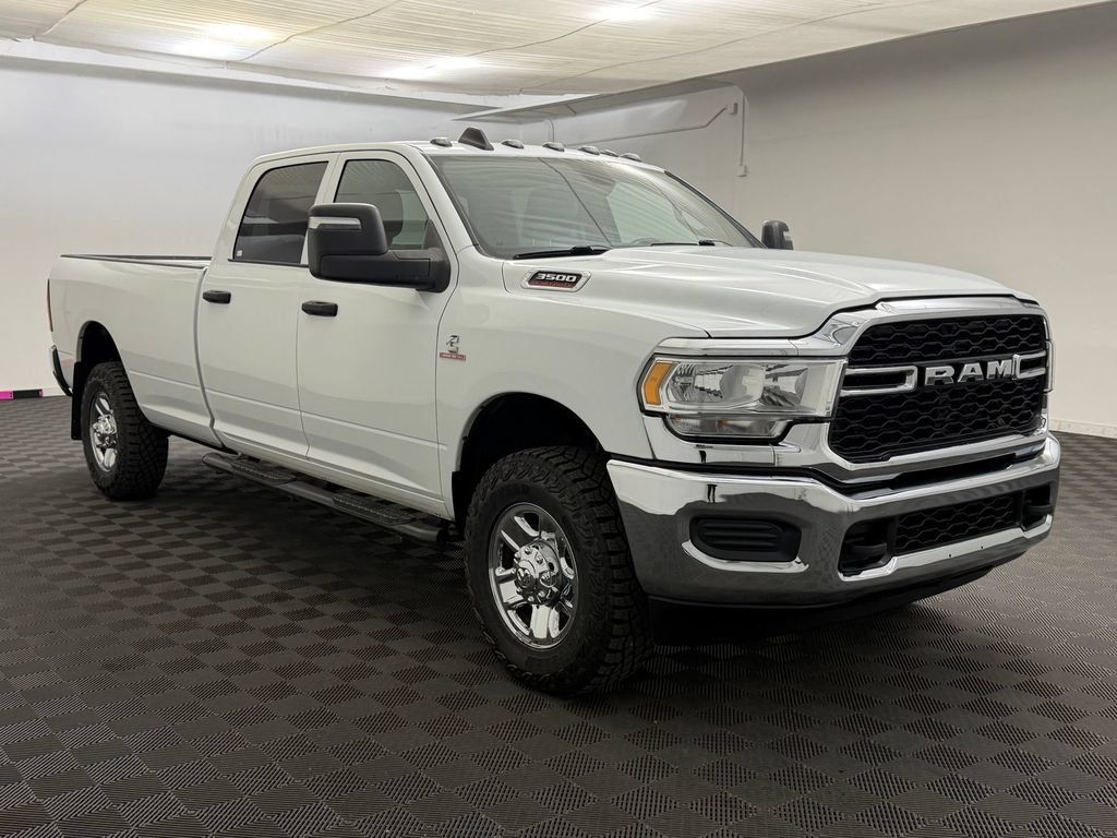 Used 2024 RAM 3500 Tradesman w/ Chrome Appearance Group AWD/4WD image 7
