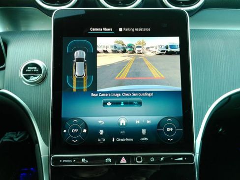 Used 2025 Mercedes-Benz GLC 300 image 8