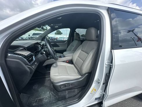 Used 2025 GMC Acadia Elevation w/ Elevation Premium Package FWD image 14