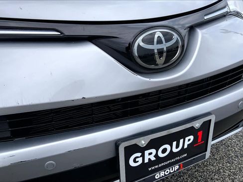 Used 2018 Toyota RAV4 XLE image 29