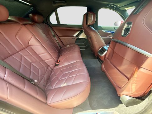 Used 2023 BMW 760i xDrive image 27