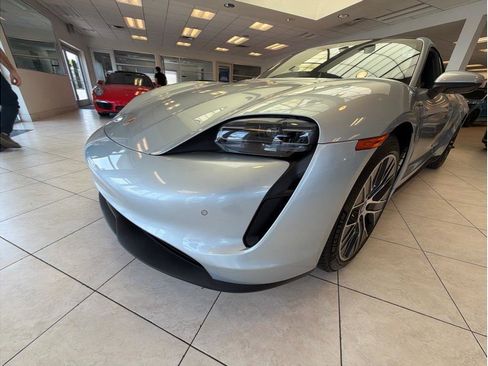 Used 2023 Porsche Taycan 4S w/ Premium Package image 31