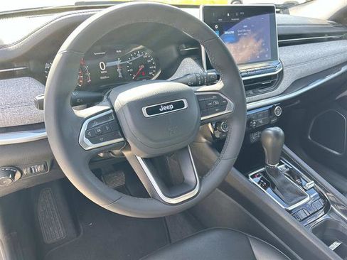 Used 2024 Jeep Compass Latitude image 13