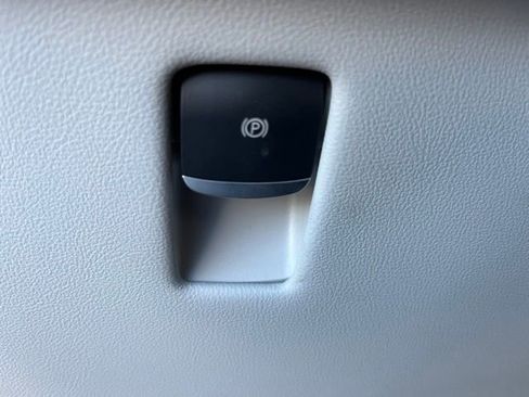 Used 2026 Lincoln Nautilus Premier image 17