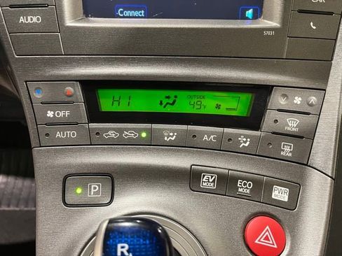 Used 2015 Toyota Prius Four image 27