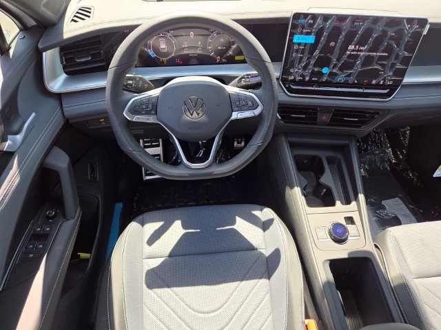 New 2026 Volkswagen Tiguan SE R-Line FWD image 8