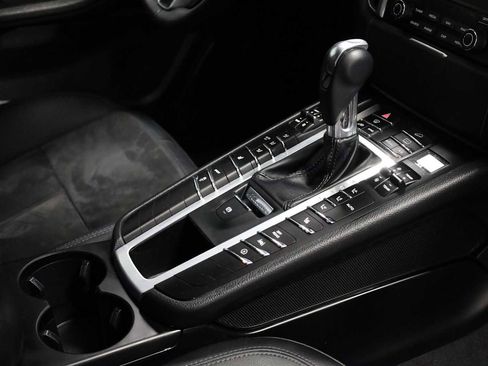 Used 2018 Porsche Macan image 21