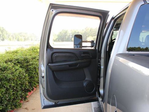 Used 2013 GMC Sierra 2500 Denali w/ Suspension Package, Off-Road AWD/4WD image 29