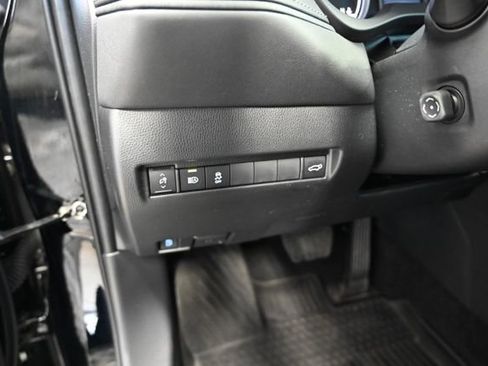 Used 2022 Toyota Venza LE AWD/4WD image 26