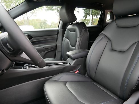 New 2026 Jeep Compass Limited image 9