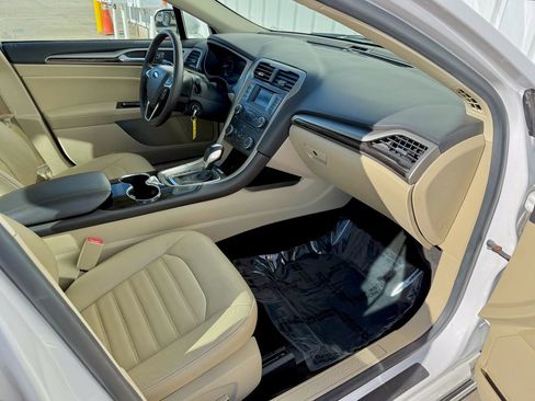 Used 2016 Ford Fusion SE w/ Equipment Group 202A image 17