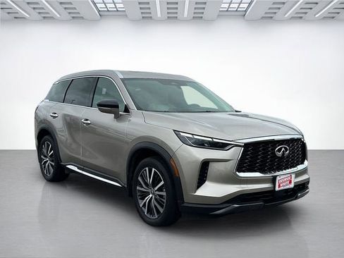 Used 2023 INFINITI QX60 Sensory w/ Vision Package AWD/4WD image 2