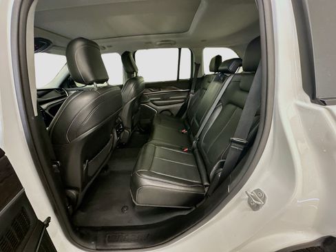 Used 2023 Jeep Grand Cherokee 4WD 4xe w/ Luxury Tech Group II image 28