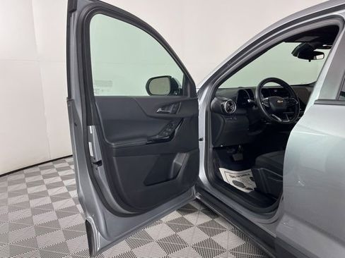 Used 2025 Chevrolet Equinox LT FWD image 18