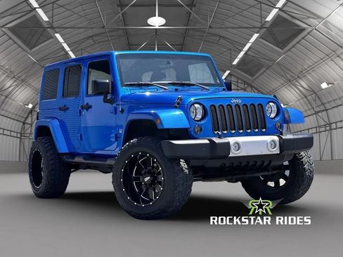 Used 2015 Jeep Wrangler Unlimited Sahara w/ Connectivity Group AWD/4WD image 3