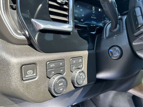 Used 2023 Chevrolet Silverado 1500 High Country w/ High Country Premium Package AWD/4WD image 20
