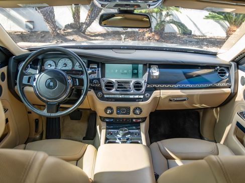 Used 2016 Rolls-Royce Ghost image 4