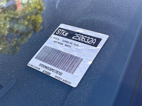 Certified 2023 Toyota Sienna Platinum image 37