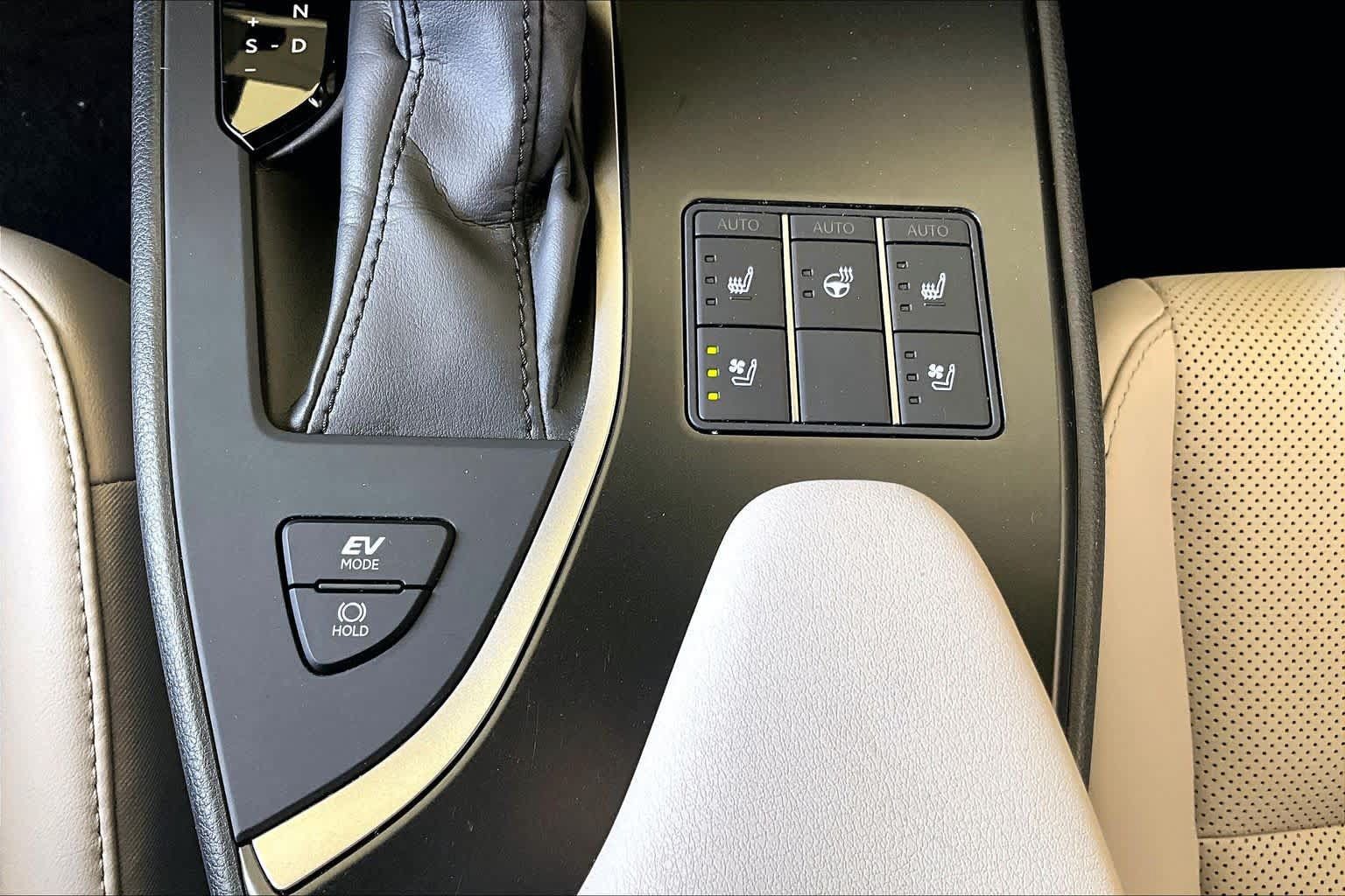 Used 2024 Lexus UX 250h FWD w/ Premium Package image 33