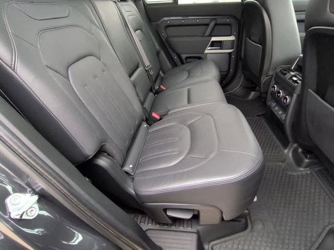 Used 2022 Land Rover Defender 110 SE image 21