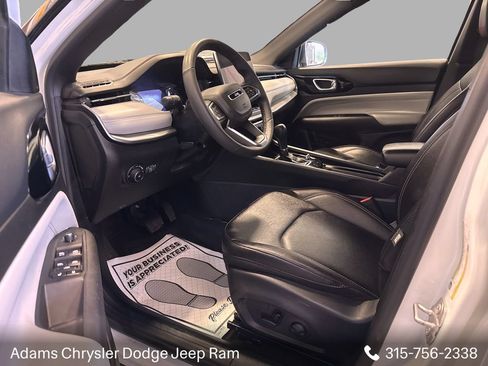 Used 2025 Jeep Compass Limited AWD/4WD image 14